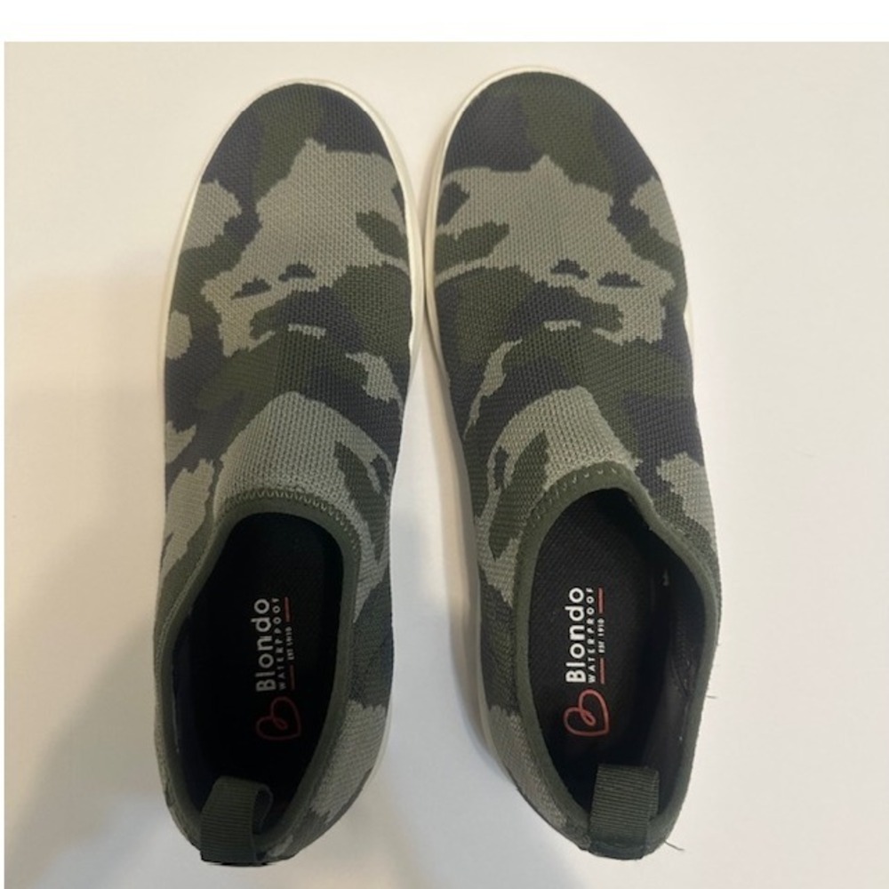 Blondo Farrah Waterproof Knit Slip On Sneaker Camo Casual Comfort Size 8.5